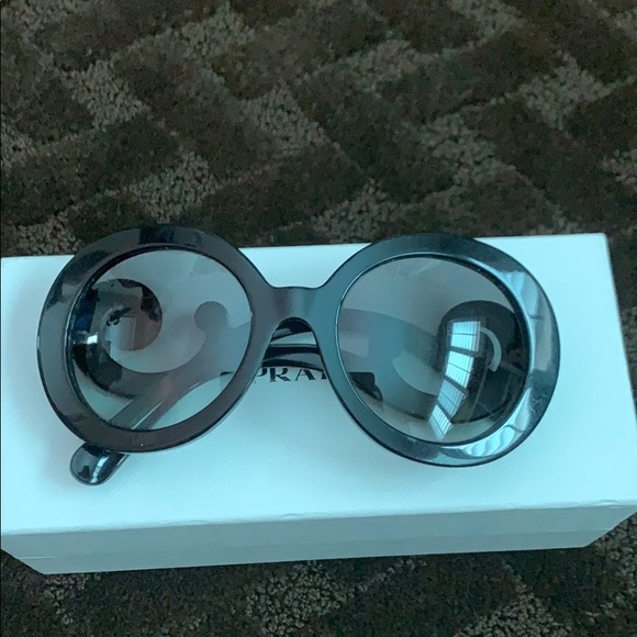 Prada sunglasses - Picture 1 of 3
